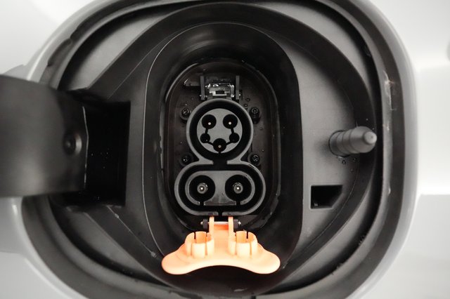 2020 Chevrolet Bolt — photo 18 of 36