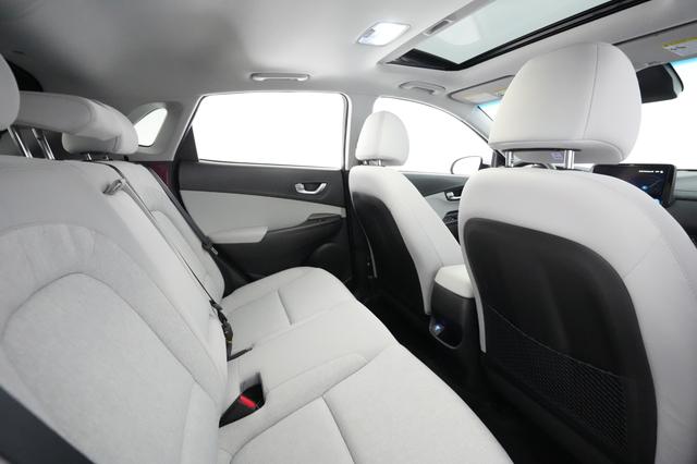 2023 Hyundai Kona — photo 3 of 36