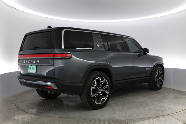 2023 Rivian R1S — photo 2 of 25
