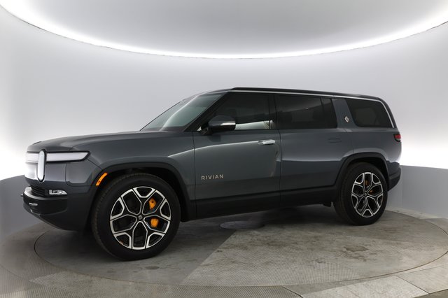 2023 Rivian R1S — photo 10 of 25