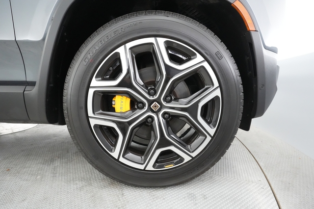 2023 Rivian R1S