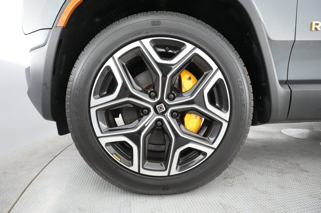2023 Rivian R1S — photo 11 of 25