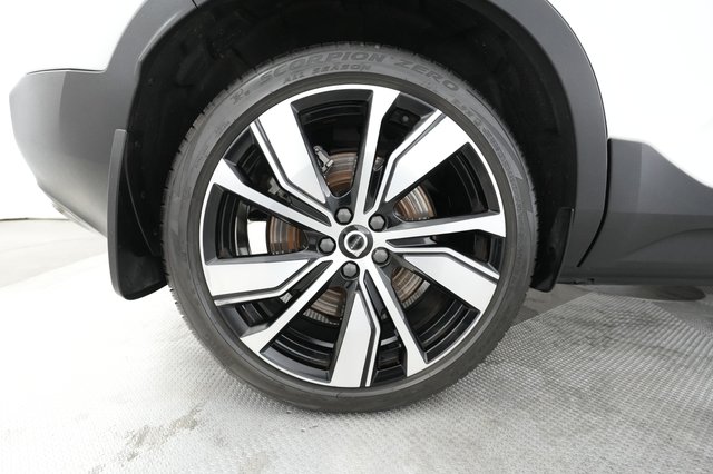 2021 Volvo XC40 Recharge — photo 15 of 48