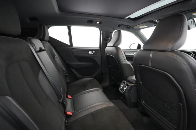 2021 Volvo XC40 Recharge — photo 4 of 48