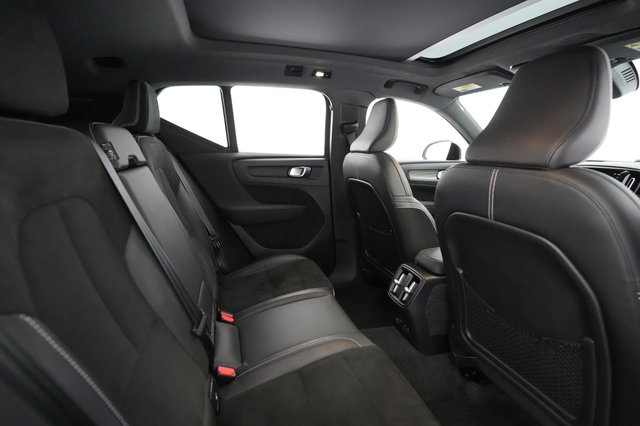 2021 Volvo XC40 Recharge — photo 4 of 48
