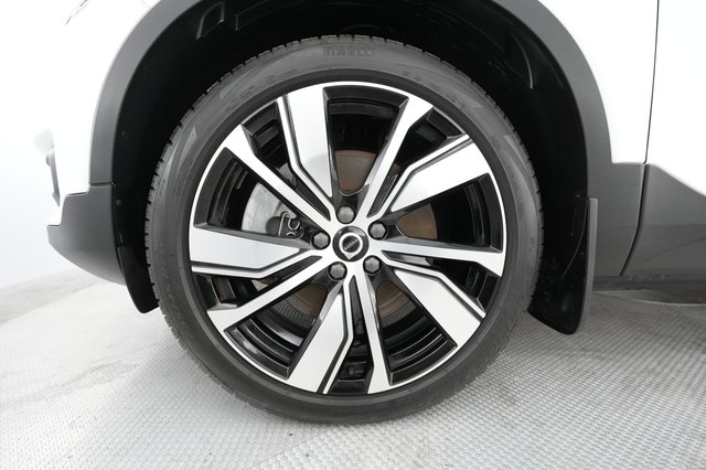 2021 Volvo XC40 Recharge — photo 12 of 48
