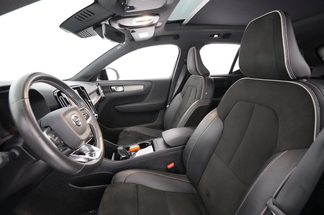 2021 Volvo XC40 Recharge — photo 16 of 48