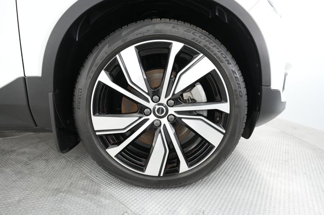 2021 Volvo XC40 Recharge — photo 14 of 48