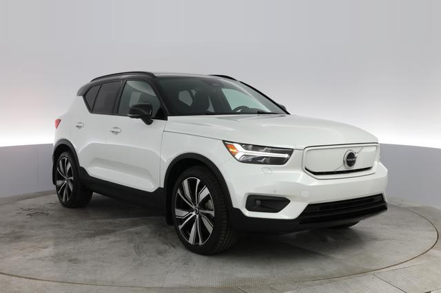 2021 Volvo XC40 Recharge — photo 7 of 48