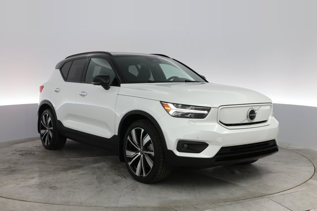 2021 Volvo XC40 Recharge — photo 7 of 48