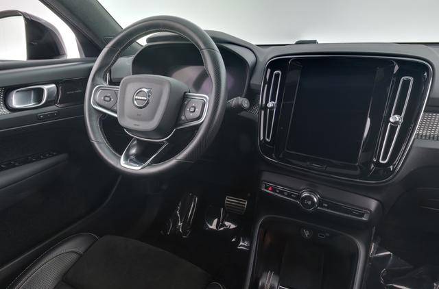 2021 Volvo XC40 Recharge — photo 3 of 48