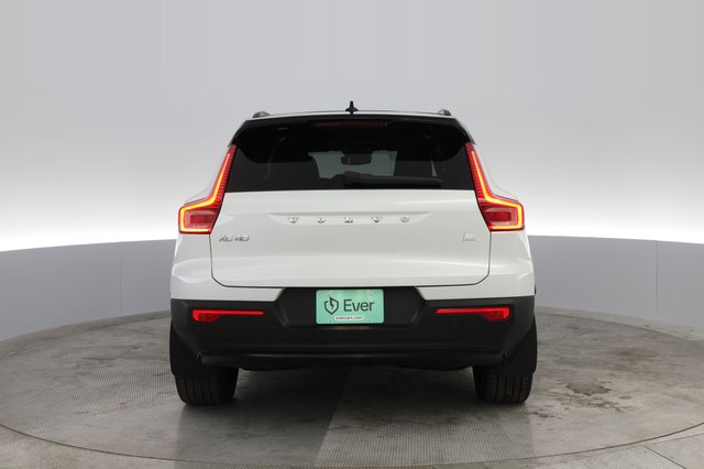 2021 Volvo XC40 Recharge — photo 9 of 48