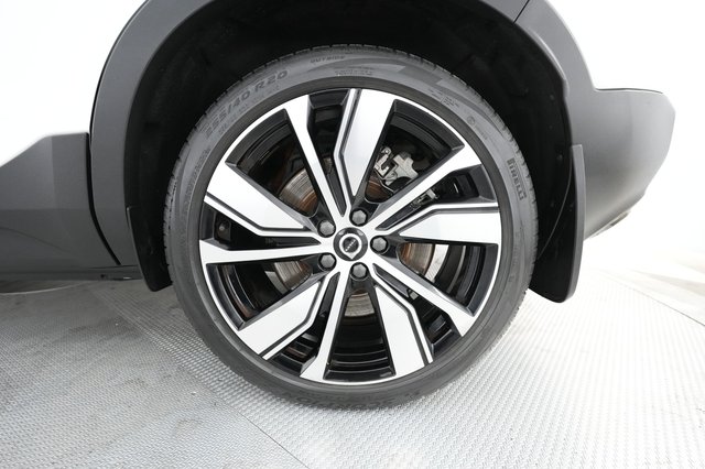 2021 Volvo XC40 Recharge — photo 13 of 48