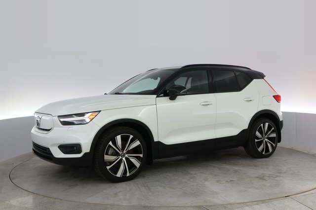 2021 Volvo XC40 Recharge — photo 11 of 48