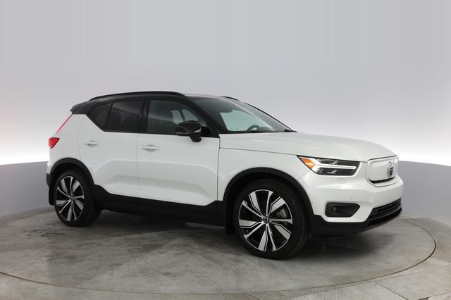 2021 Volvo XC40 Recharge — photo 8 of 48