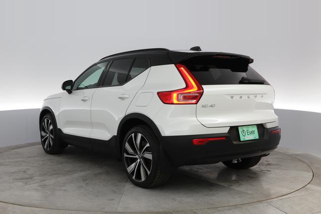 2021 Volvo XC40 Recharge — photo 10 of 48