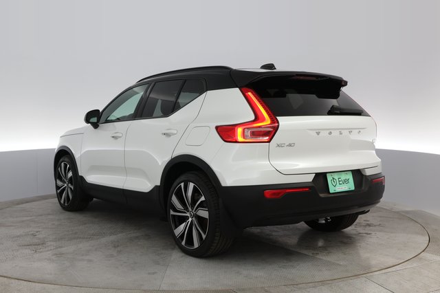 2021 Volvo XC40 Recharge — photo 10 of 48