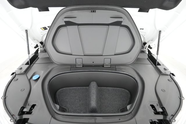 2021 Volvo XC40 Recharge — photo 23 of 48