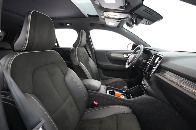 2021 Volvo XC40 Recharge — photo 18 of 48