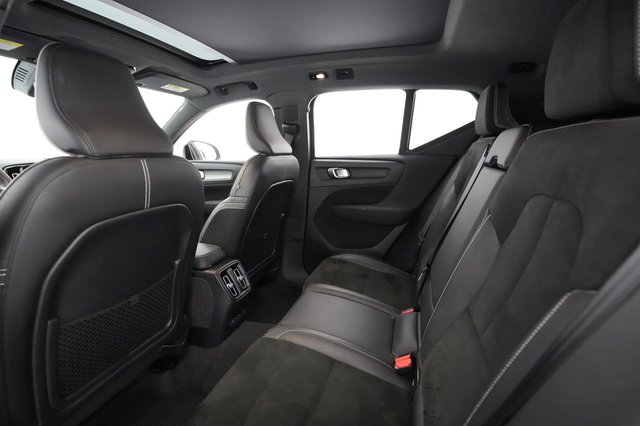2021 Volvo XC40 Recharge — photo 17 of 48