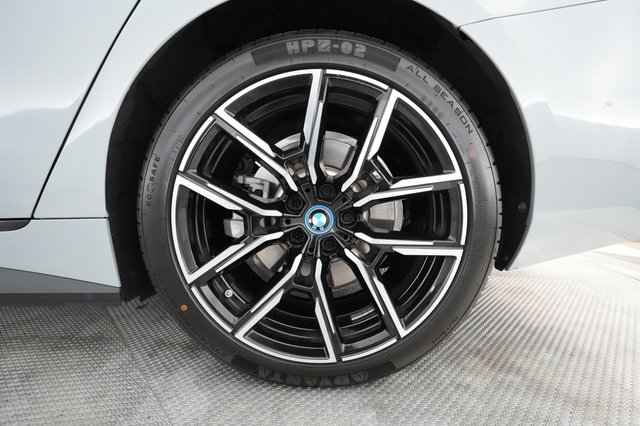 2024 BMW i4 — photo 12 of 28