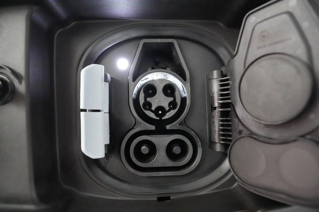 2024 BMW i4 — photo 19 of 28