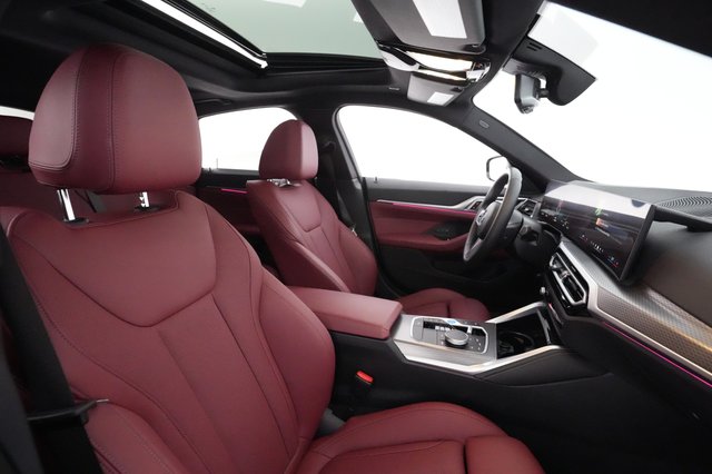 2024 BMW i4 — photo 17 of 28
