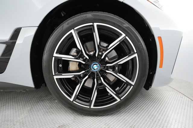 2024 BMW i4