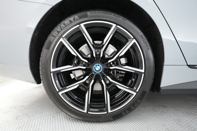 2024 BMW i4 — photo 14 of 28