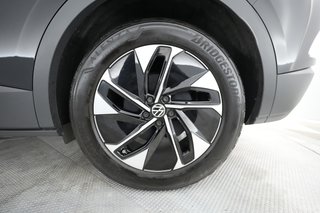 2022 Volkswagen ID.4 — photo 12 of 26