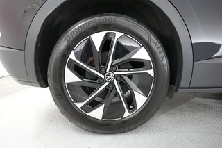 2022 Volkswagen ID.4 — photo 14 of 26