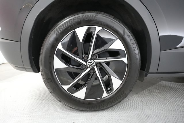 2022 Volkswagen ID.4 — photo 14 of 26