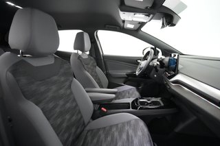 2022 Volkswagen ID.4 — photo 17 of 26