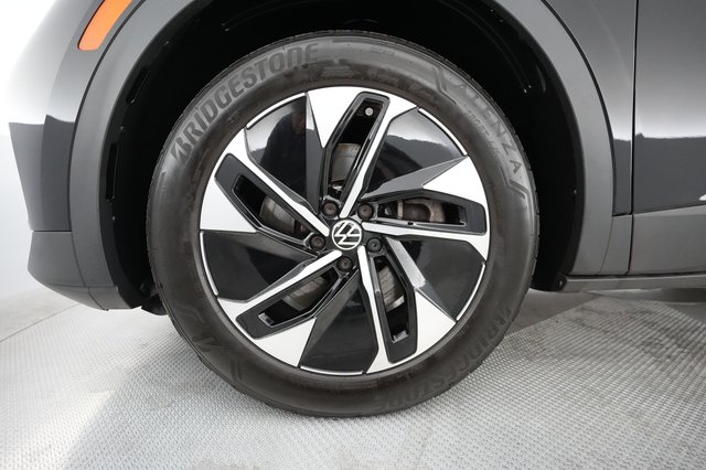 2022 Volkswagen ID.4 — photo 11 of 26