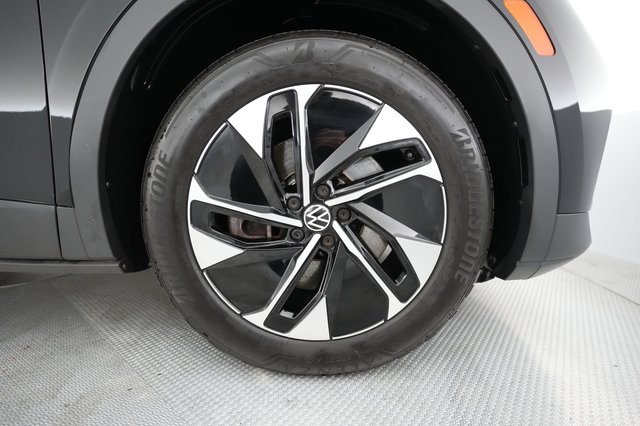 2022 Volkswagen ID.4 — photo 13 of 26