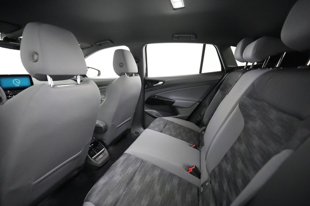 2022 Volkswagen ID.4 — photo 16 of 26