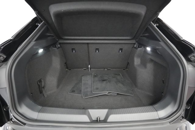 2022 Volkswagen ID.4 — photo 19 of 26