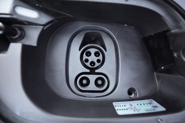 2022 Volkswagen ID.4 — photo 18 of 26