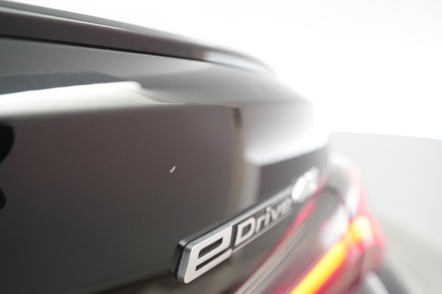 2023 BMW i4 — photo 26 of 38