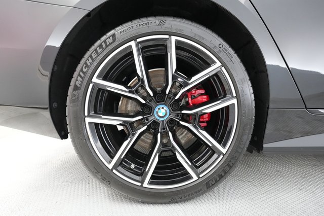 2023 BMW i4 — photo 14 of 38