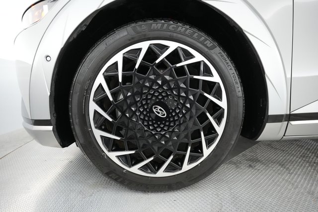2023 Hyundai IONIQ 5 — photo 12 of 27