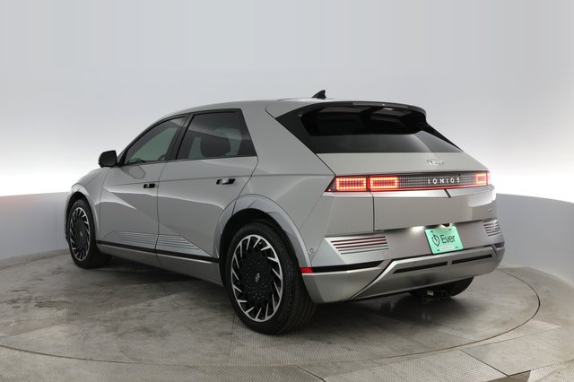 2023 Hyundai IONIQ 5 — photo 10 of 27