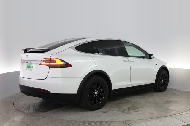 2019 Tesla Model X — photo 2 of 39