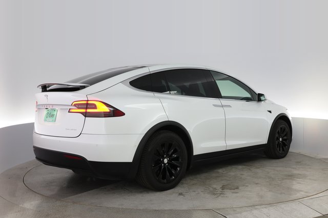 2019 Tesla Model X — photo 2 of 39