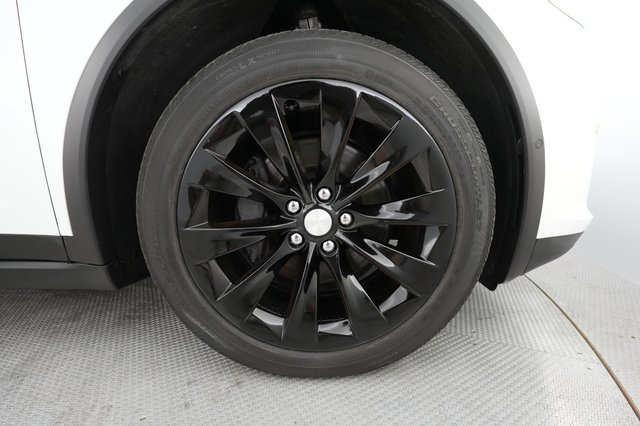 2019 Tesla Model X — photo 13 of 39