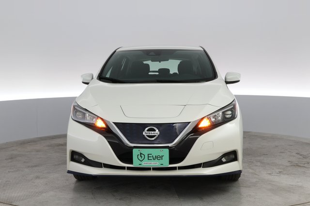 2020 Nissan LEAF — photo 2 of 8