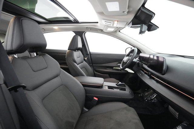 2023 Nissan Ariya — photo 18 of 34