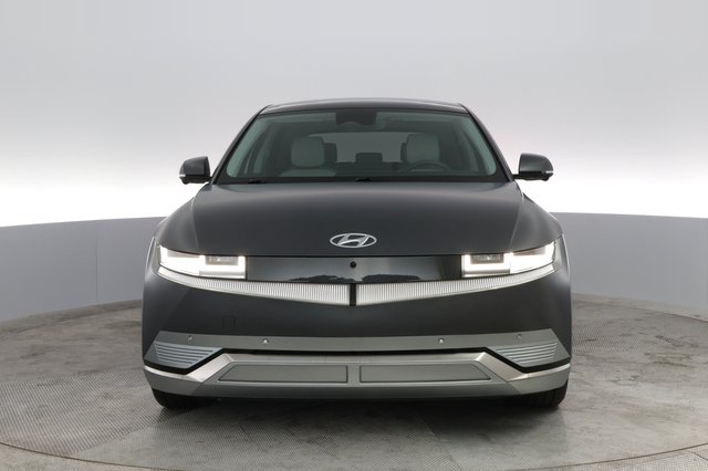 2022 Hyundai IONIQ 5 — photo 2 of 8