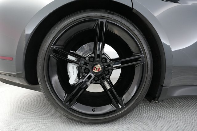 2021 Porsche Taycan — photo 17 of 31