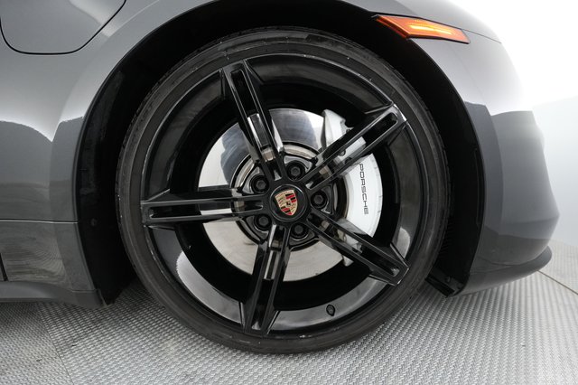 2021 Porsche Taycan — photo 16 of 31